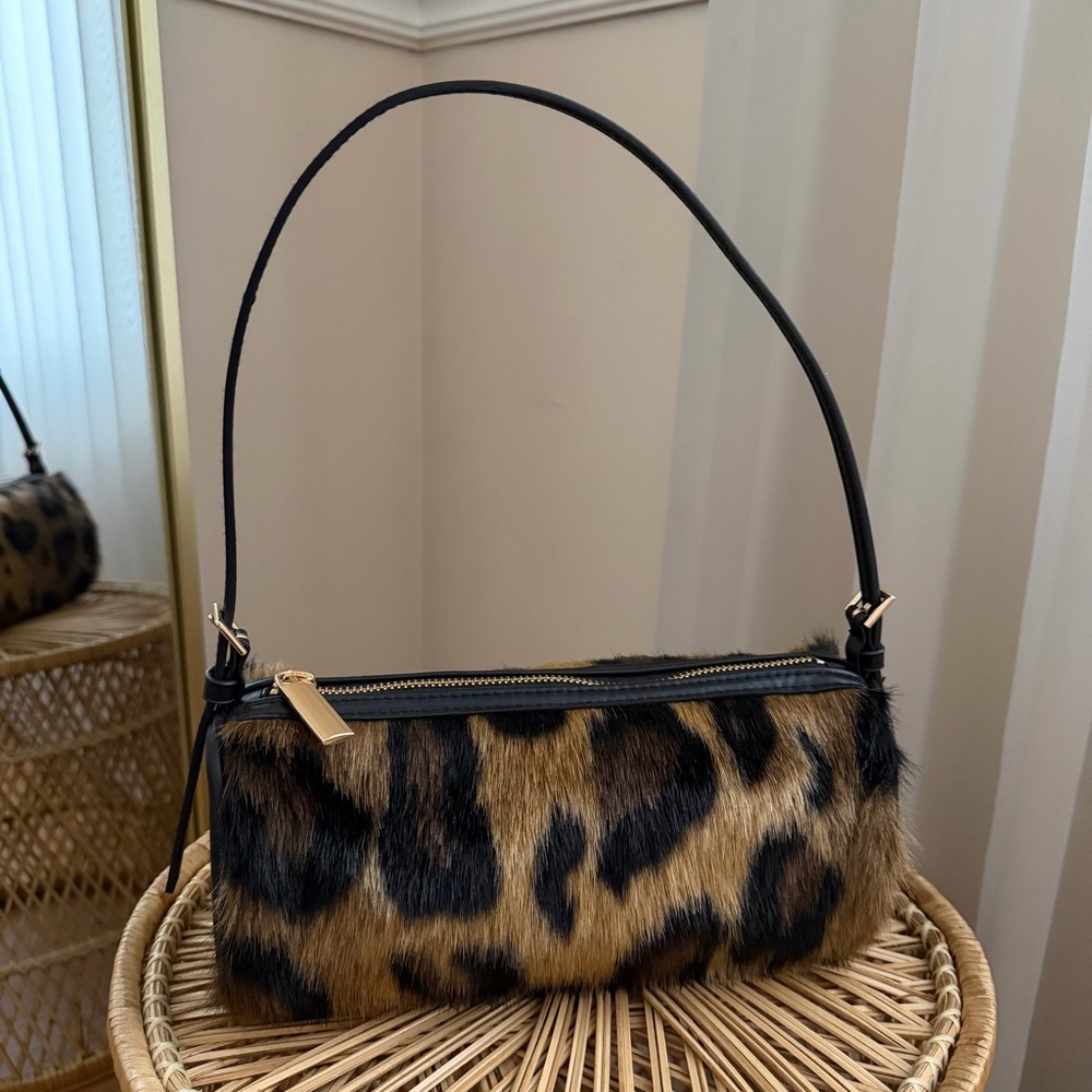 H&M Leopard Print Faux Fur Barrel Shoulder Bag - Picture 2 of 10